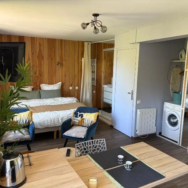 Le Balcon des Vallées - Cure, Vue et tranquillité，位于Ussat的酒店