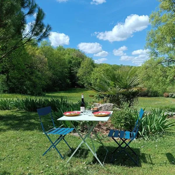 Une escale gourmande- Suite avec terrasse & dîner maison possible，位于Eyzerac的酒店