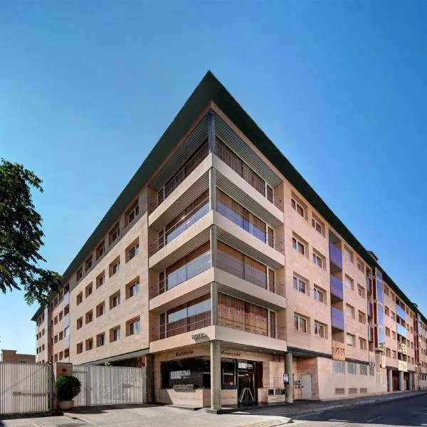 U Hotel Villa-Gomá，位于萨拉戈萨的酒店