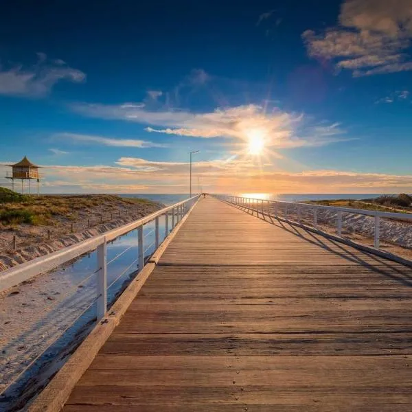 Modern Semaphore Vibe - Close to the Coast，位于撒马佛的酒店