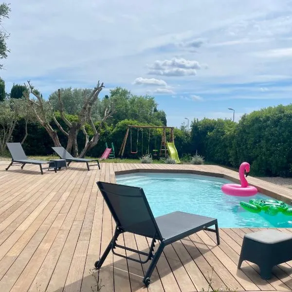 SERENITY Gite dans propriété avec jardin, terrasse, wifi, piscine et parking entre Béziers et Pezenas，位于Servian的酒店