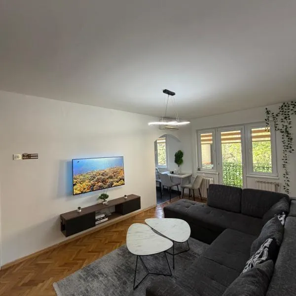 Modern 2BR Apartment Karpoš with Private Parking，位于斯科普里的酒店