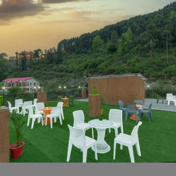 The Charvi Palace Heights I Vacations I Conference I MICE I Family Events I Open Air Terrace I Sky Bonfire I Charvi Retreat by Exotic Stays，位于西姆拉的酒店