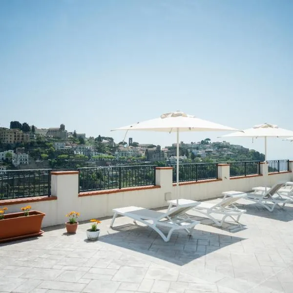 Guesthouse with Suites on the Amalfi Coast - Residence Villa Ruocco near Amalfi - 300sqm Open Terrace near Ravello - Breathtaking View，位于斯卡拉的酒店
