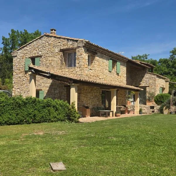 Suite de l'olivier au sein du Mas au Coeur de la Provence&SPA，位于圣卡纳的酒店