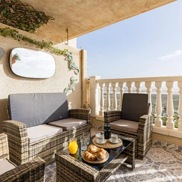 Casa Luna - Terraza con vistas , piscina y parking en Bolnuevo，位于博尔钮乌的酒店