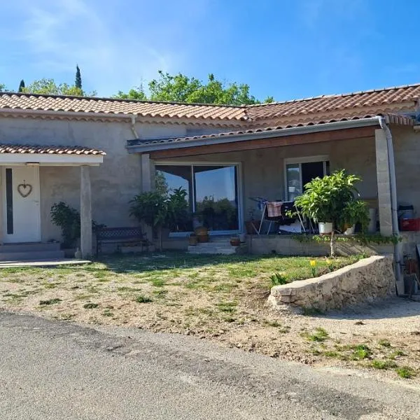 Maison provençale sur les hauteurs de Goudargues，位于古达尔盖的酒店