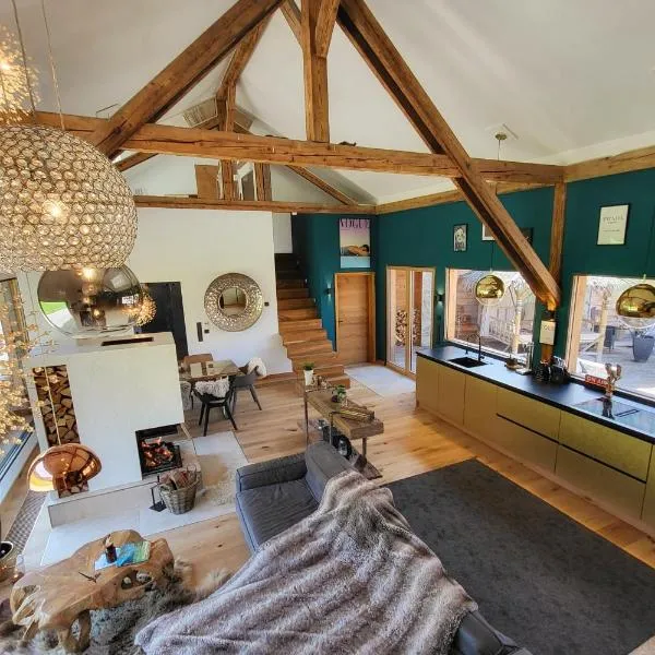 stylische Alpenlounge mit Pool, Blockhaus-Sauna und Jacuzzi für bis zu 12 Personen，位于贝里斯泽尔的酒店