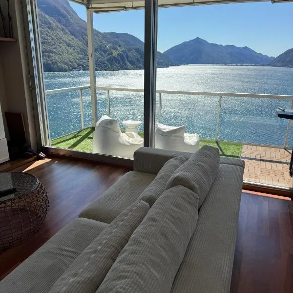 Attico con vista panoramica sul lago - due camere，位于卢加诺的酒店