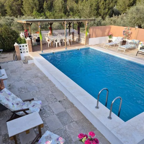beautiful guest room with swimming pool,位于Gormach的酒店