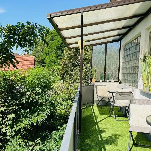 Apartment AlbGlück 1 Hechingen, 2 Schlafzimmer, bis 5 Personen, Burg 5 km，位于黑欣根的酒店
