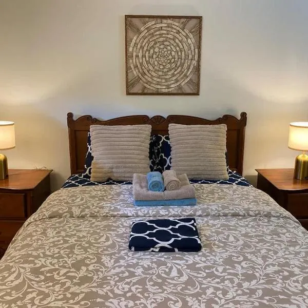 Luxury comforts getaway home，位于布罗瑟德的酒店