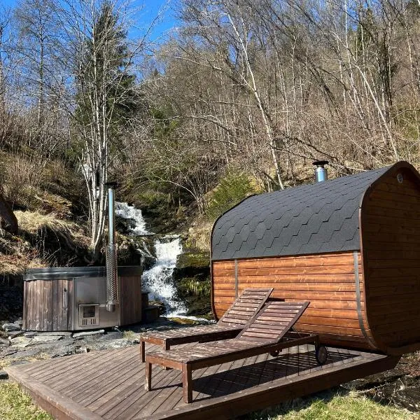 Spa Villa - Sauna, Hot Tub & Private Waterfall，位于沃斯的酒店