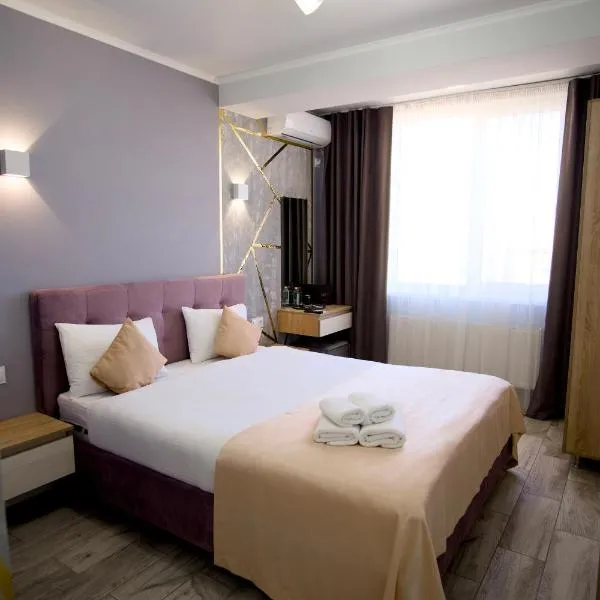 Hotel Paris & SPA，位于基希讷乌的酒店