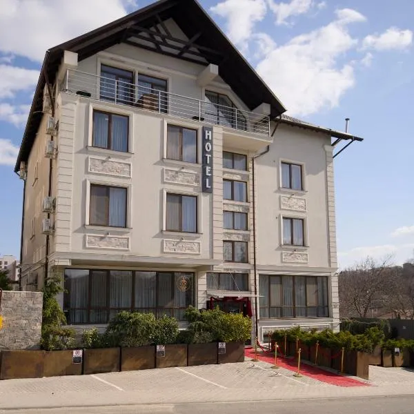 Hotel Paris & SPA，位于基希讷乌的酒店