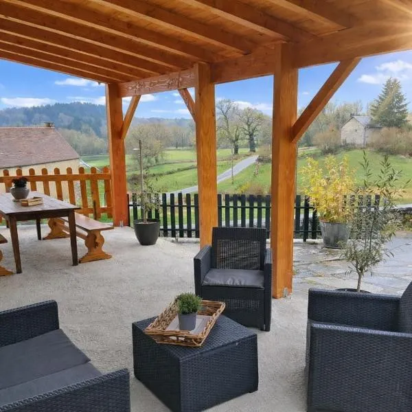 Gîte La Belle du Clocher,位于Saint-Pardoux-dʼArnet的酒店