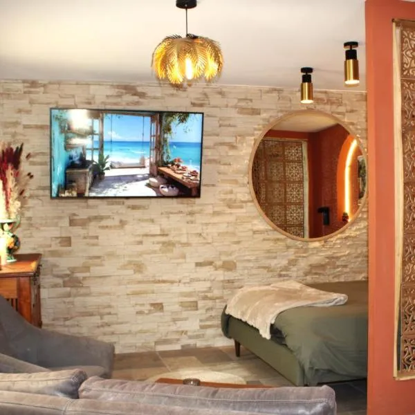 La Casetta refuge méditerranéen et balnéo classé 3 étoiles，位于Wizernes的酒店