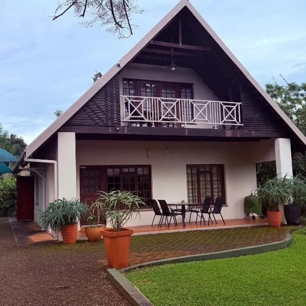 Ravenscroft Cottage Ezulwini - Stylish A-Frame Furnished Cottage in Mantenga，位于埃祖尔韦尼的酒店