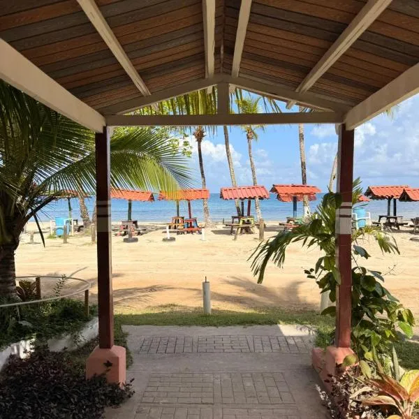 Vicina Maris Beach Lodge，位于María Chiquita的酒店