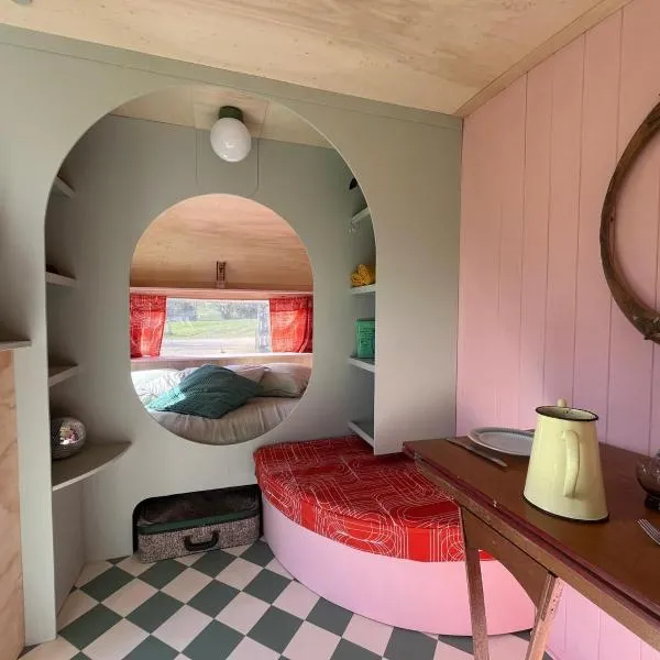 Camping Les Ronds Duval face aux îles anglo-normandes，位于Les Moitiers-dʼAllonne的酒店