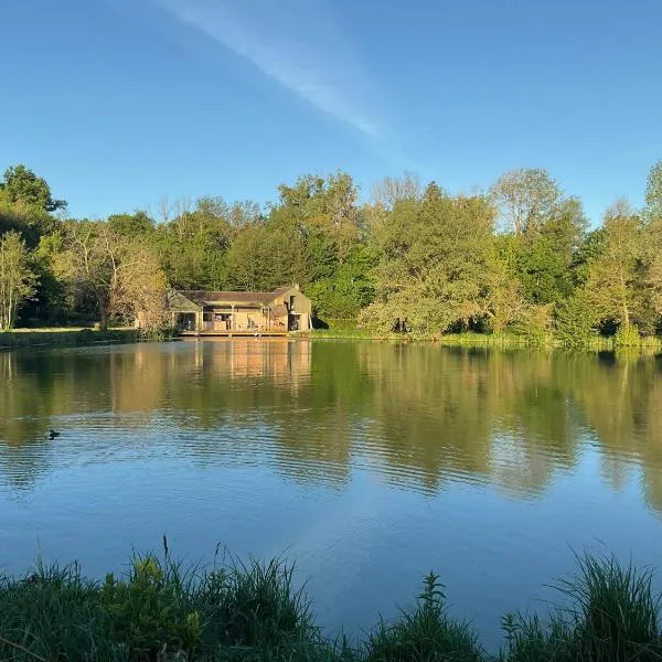 Logement au bord de l eau，位于Dordives的酒店