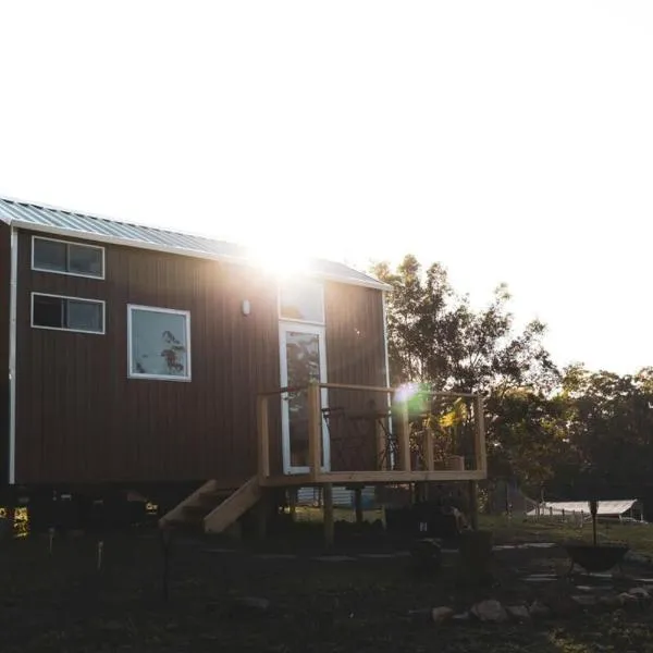 Kookaburra Tiny House by Tiny Away，位于Palmwoods的酒店