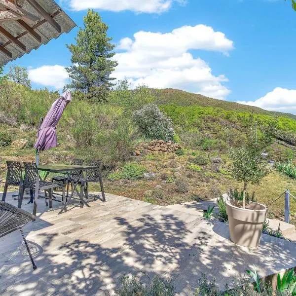 Location Gîte Les Iris，位于La Robine的酒店