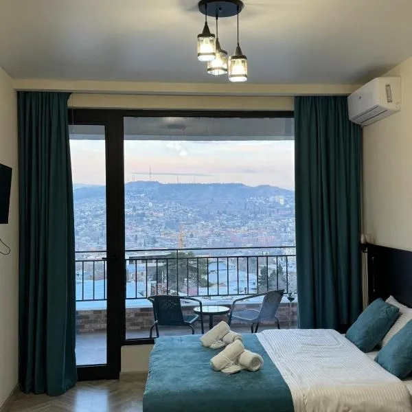 BROTHERS APARTMENTS WITH TERRACe IN OLD TBILISI，位于第比利斯的酒店