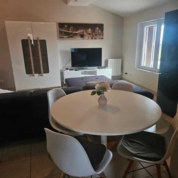 Appartement T2,位于Vaugneray的酒店
