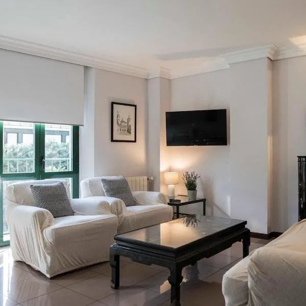 Apartamento P2 Exterior 2 Dormitorios Centro Urbano，位于圣洛伦索-德埃斯科里亚尔的酒店