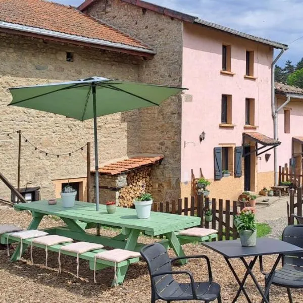 La Maison Rose Bertignat，位于Bertignat的酒店