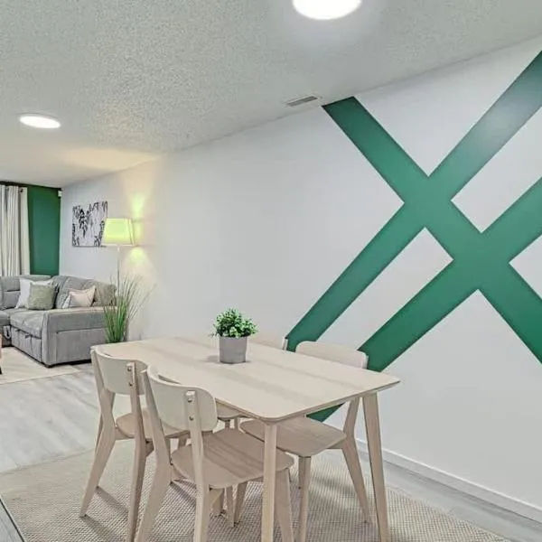 Cozy 2BR Suite Near Zoo & downtown Walk to C-Train，位于卡尔加里的酒店