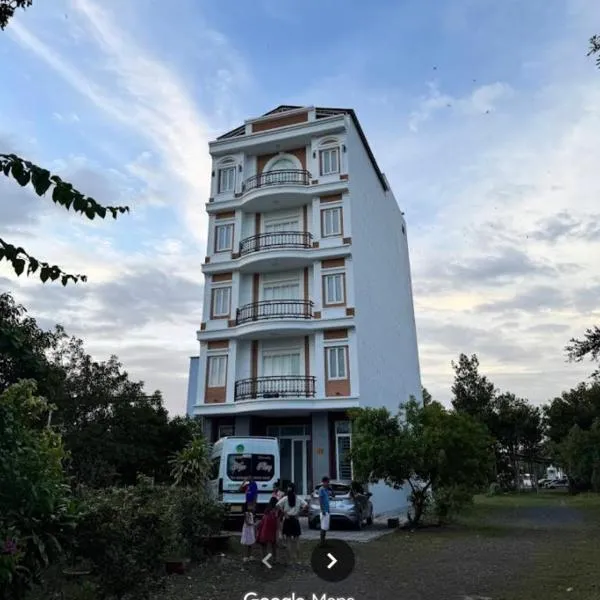 Cơ sở 2 - Hà Hùng Panorama Hotel Cho thuê nhà nguyên căn 3 phòng ngủ và bếp gần chợ đêm，位于河仙的酒店
