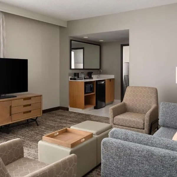 Embassy Suites by Hilton at Hot Springs Convention Center，位于温泉城的酒店