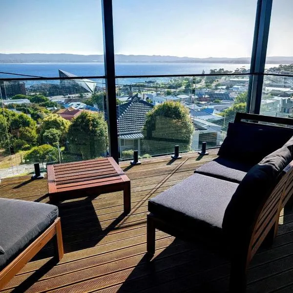 Simply the Best View in Central Albany Villa，位于奥尔巴尼的酒店