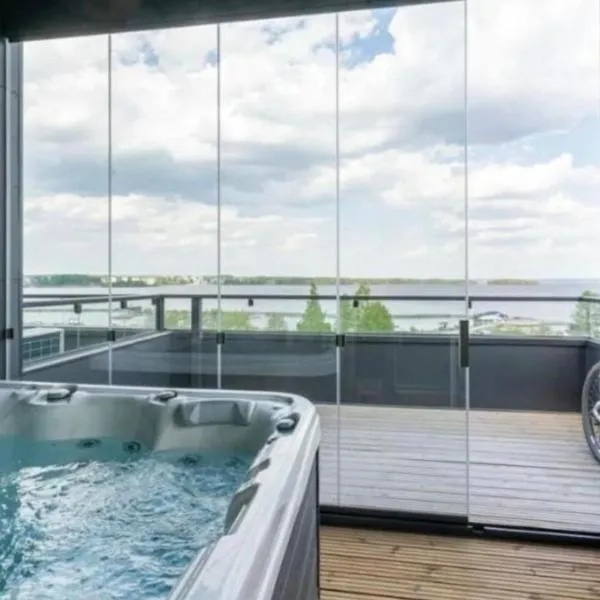 Luxurious Penthouse - Hot Tub & Sauna，位于坦佩雷的酒店