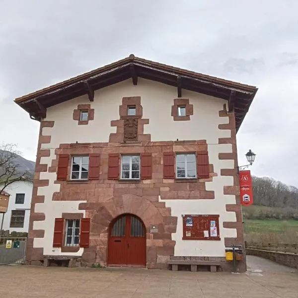 Amaiurko Aterpetxea，位于Maya del Baztán的酒店