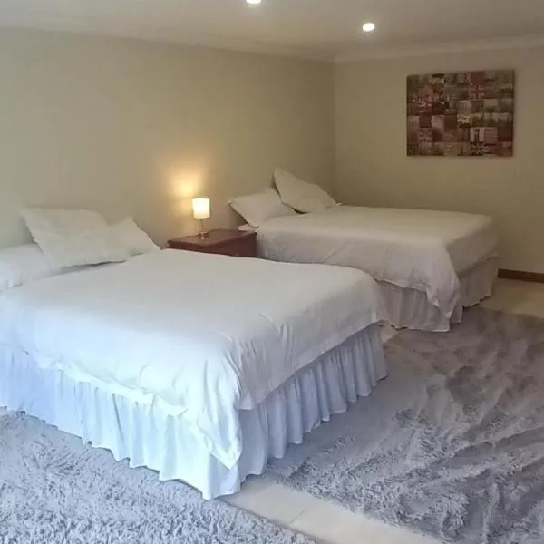 Room with Scenic Bush Views, Tranquility, Central Location，位于Killara的酒店