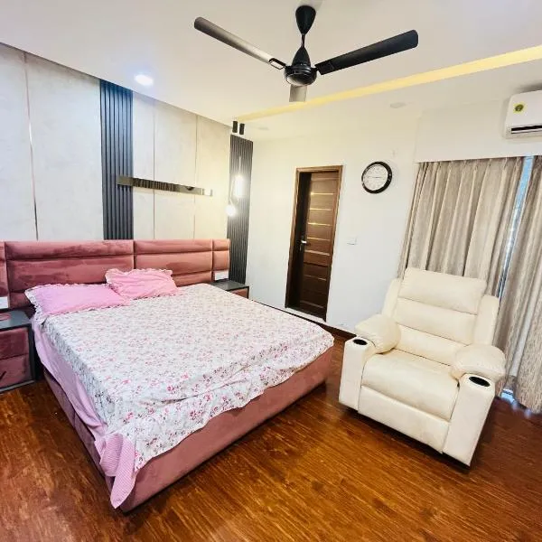 South Stays South Extension Couple Friendly New Delhi，位于新德里的酒店