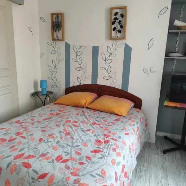Chambre pour 2 personnes à Formigny RDC，位于Formigny的酒店