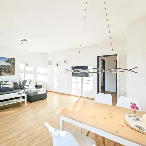 Urlaubsmagie - Ferienwohnung Himmelblau - Balkon, Gemeinschaftsgarten, Sauna und saisonaler Pool，位于塞布尼茨的酒店