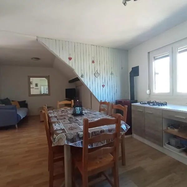 Appartement 6 personnes proche La Bresse avec vue montagne，位于科尔尼蒙的酒店