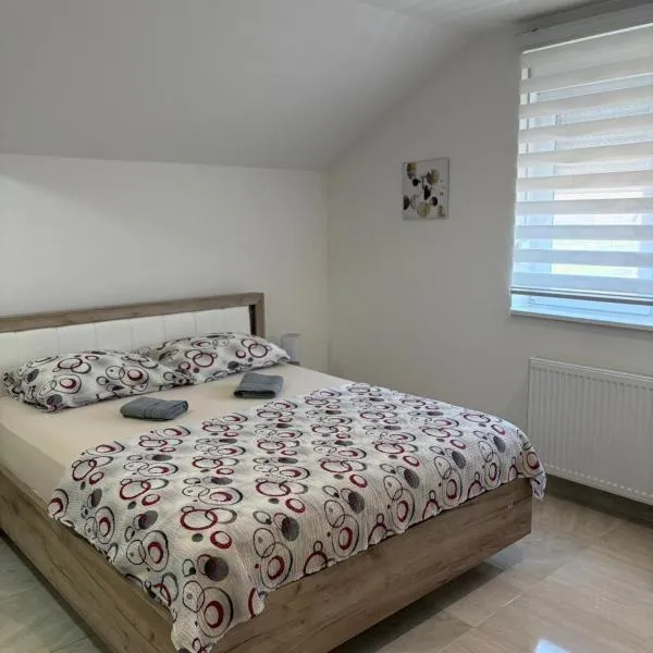 Apartman Diamond LUX，位于Surčin的酒店