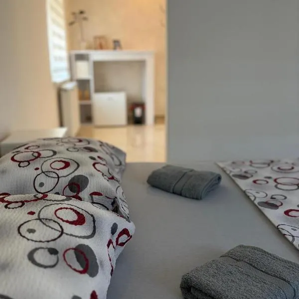 Apartman Gold LUX，位于Surčin的酒店