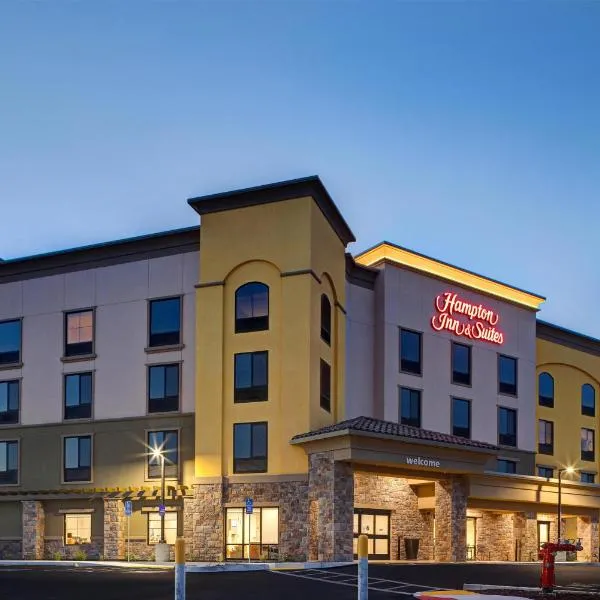 Hampton Inn & Suites Marina,位于滨海城的酒店