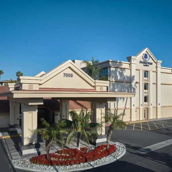 Doubletree by Hilton Buena Park，位于博伟公园的酒店