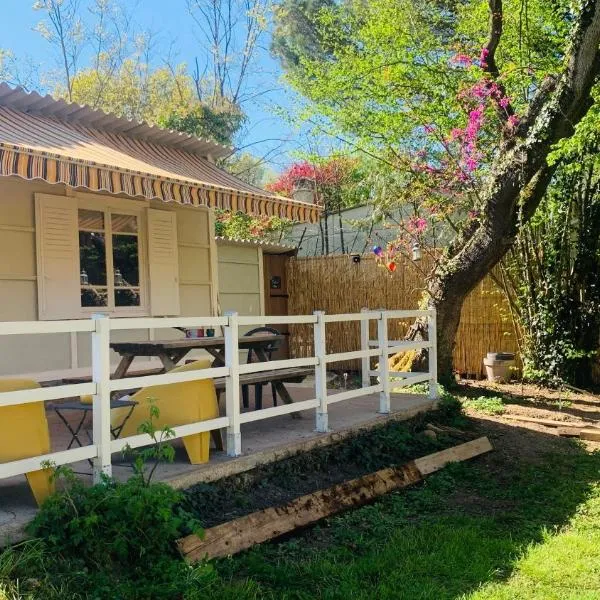 Bungalow bord de Rivière，位于Vouneuil-sur-Vienne的酒店