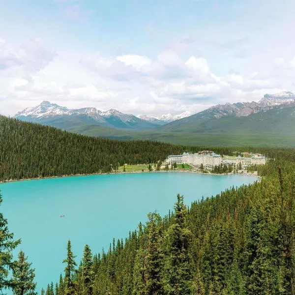 路易斯湖费尔蒙酒店，位于路易斯湖的酒店