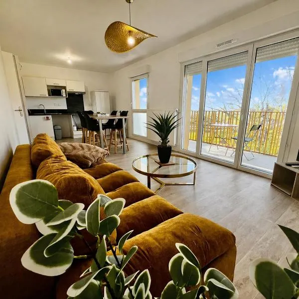 Balcon secret - T3 neuf calme, balcon, parking, proche autoroute，位于萨兰的酒店