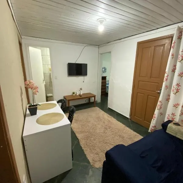 Casa aconchegante com dois quartos mais área externa，位于特雷索波利斯的酒店